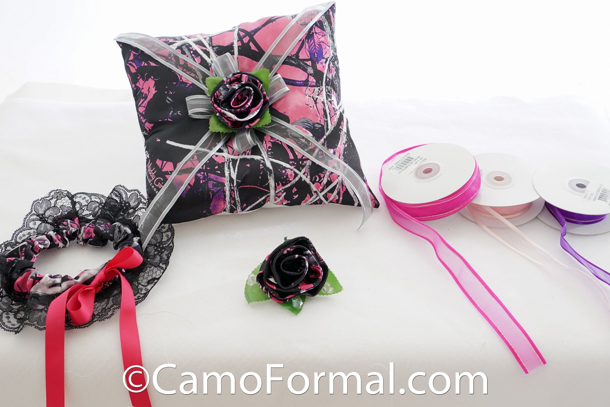 Set of 2, Camo Garter for Bride and Groom