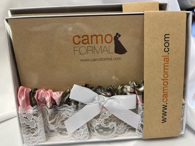 Garter Pink Camo Pearl/White Ribbon Boxed